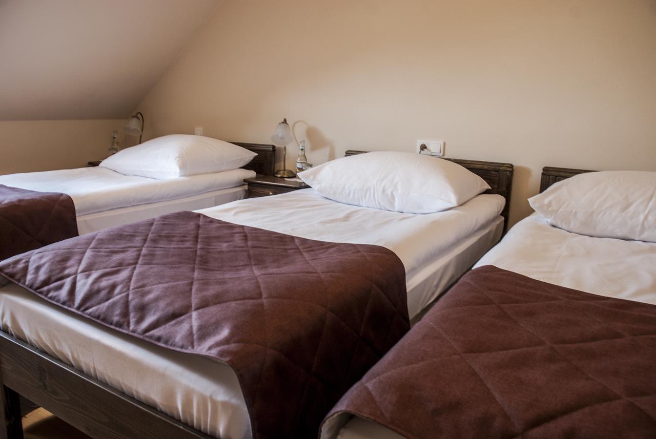 Hotel Pod Kogutkiem Krzywaczka Bagian luar foto
